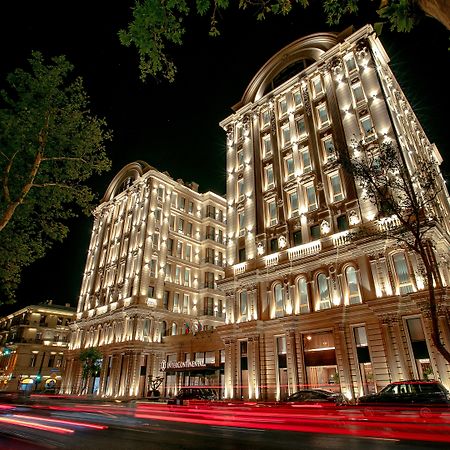 ホテル Intercontinental Baku By Ihg エクステリア 写真 The hotel at night