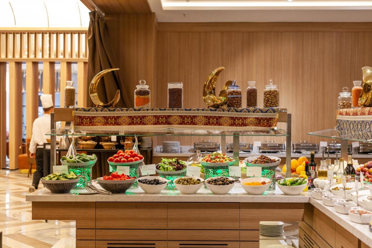 ホテル Intercontinental Baku By Ihg エクステリア 写真 A buffet at a hotel